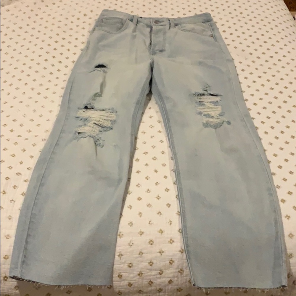 NWT! Light wash denim ripped jeans